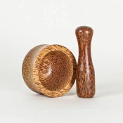 Moździerz i tłuczek z naturalnego drewna kokosowego